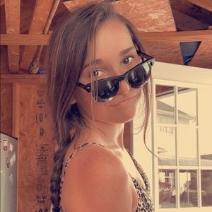 Meet your Posher, Lauren